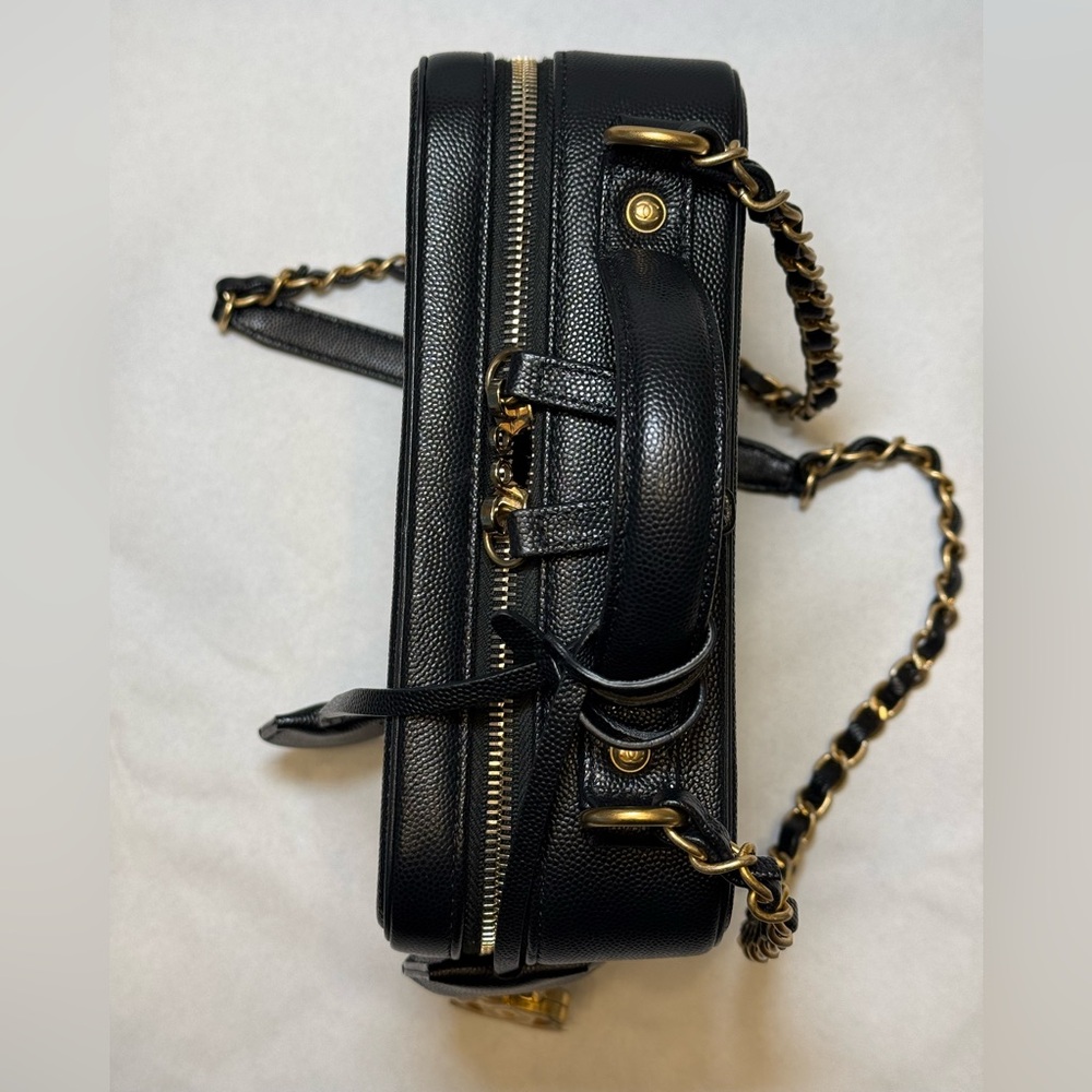 Chanel CC Vanity Case BlackCrossbody Bag with Gold Accents - Picture 8 of 16